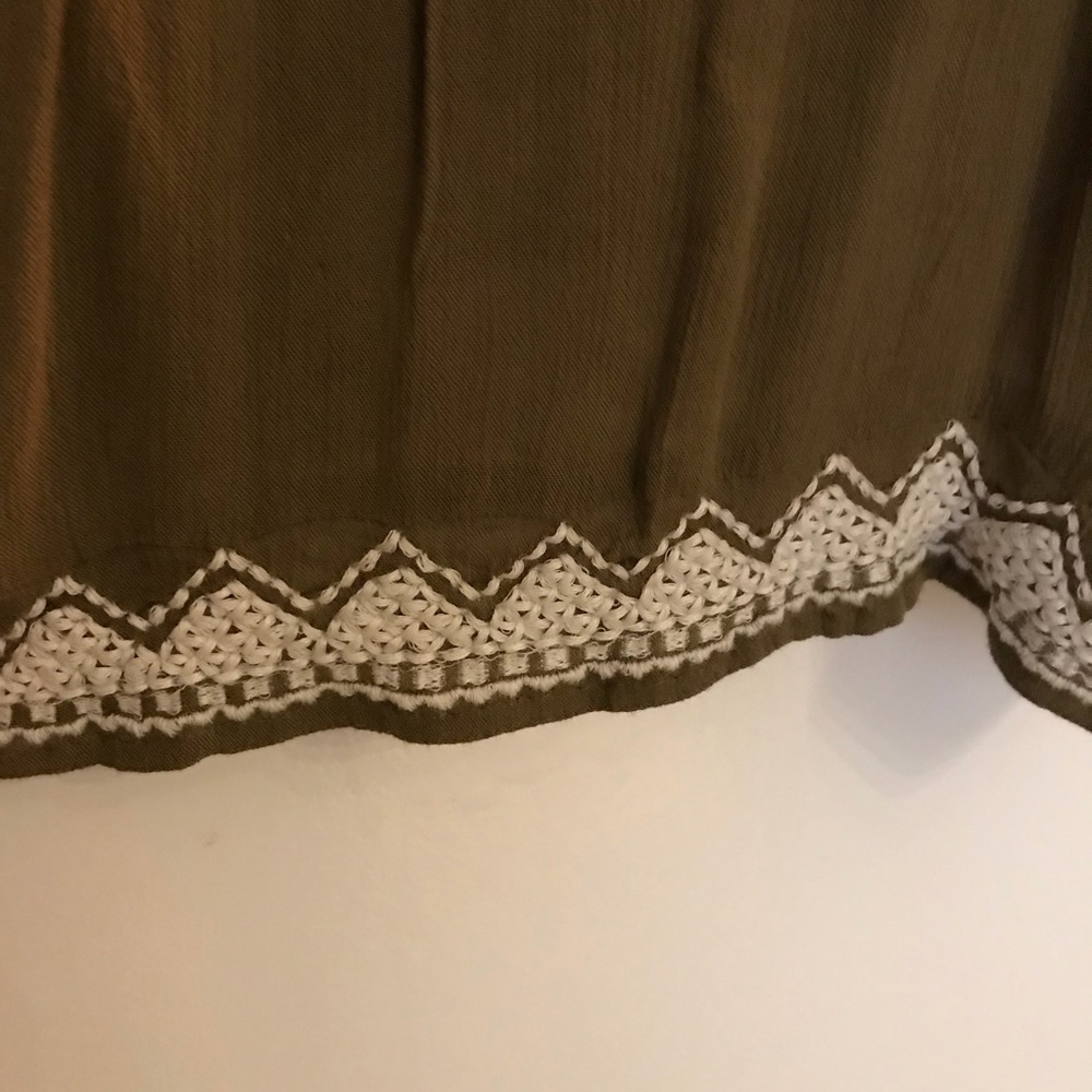 Green embroidered tank top - Picture 2 of 6